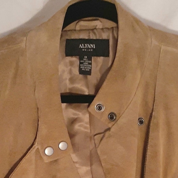 Jacket - Picture 3 of 7